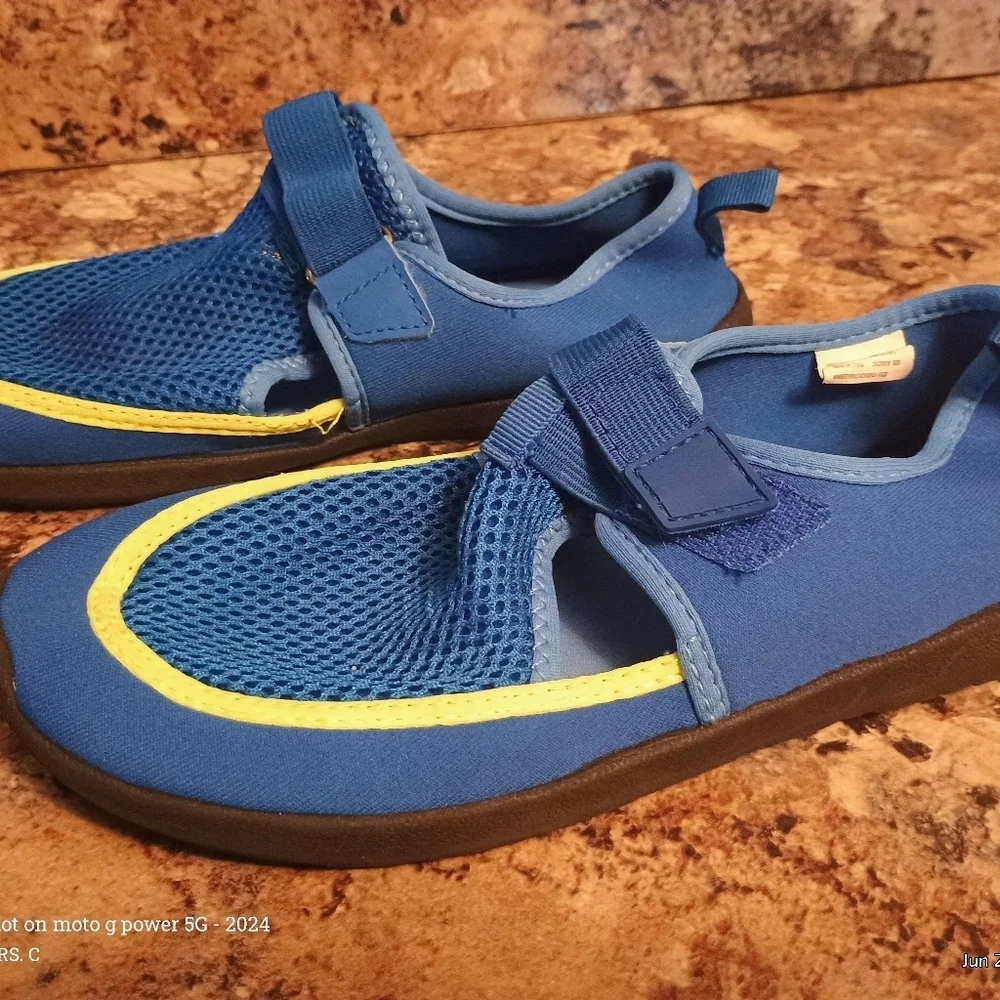 Kids Blue and Yellow Water Shoes Size Small Medium